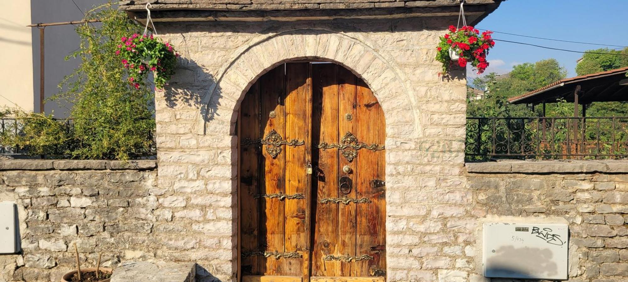 Guest House Emily Gjirokastër 외부 사진